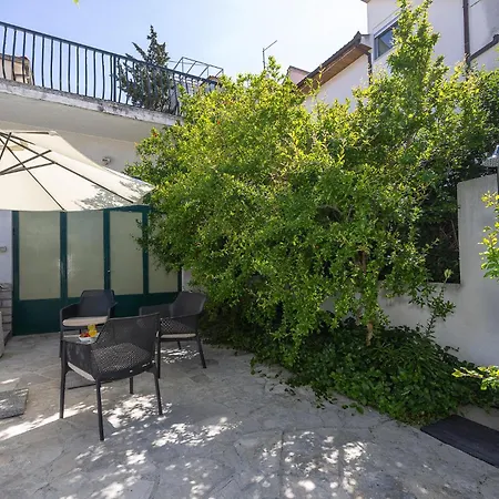 Casa de Férias Beautiful In With Kitchen Makarska